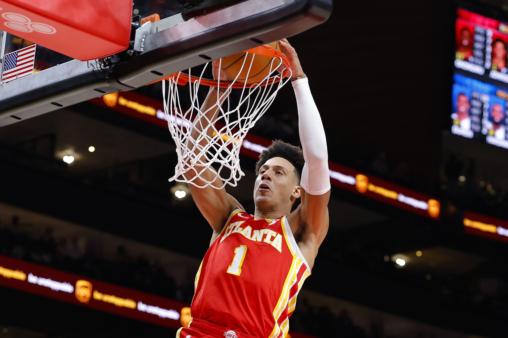 米乐app下载-张佳玮：半场单挑库里巴特勒仍是场上最强两人 但新老鹰跑垮勇士