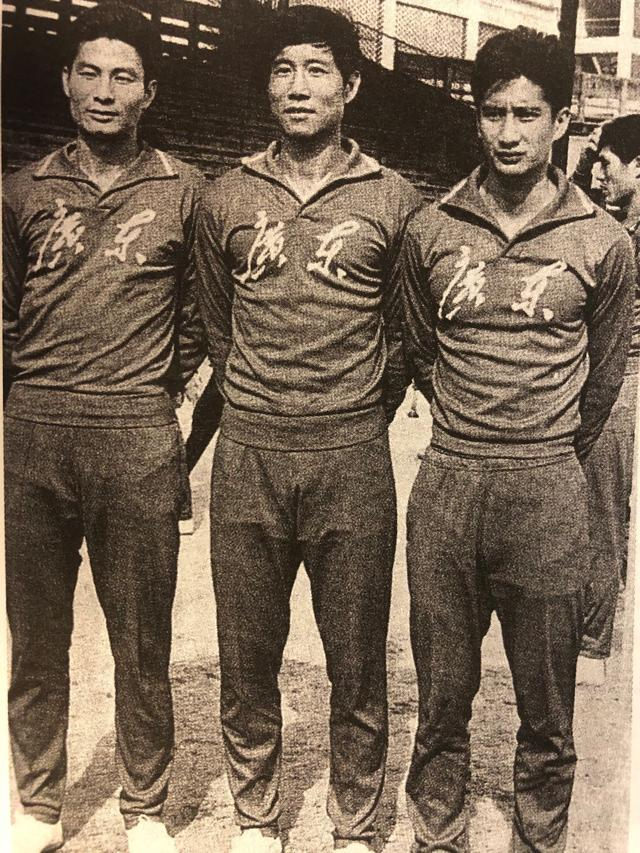 米乐下载-上世纪70年代广东队重炮手，“球仔”禤洁球