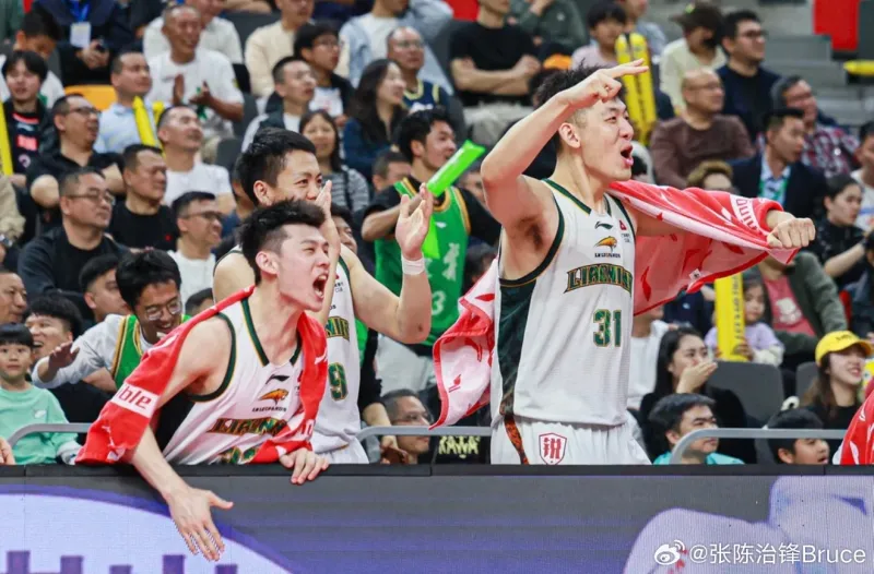 米乐app-张陈治锋更新社媒分享赛场照并配文：赢家心态